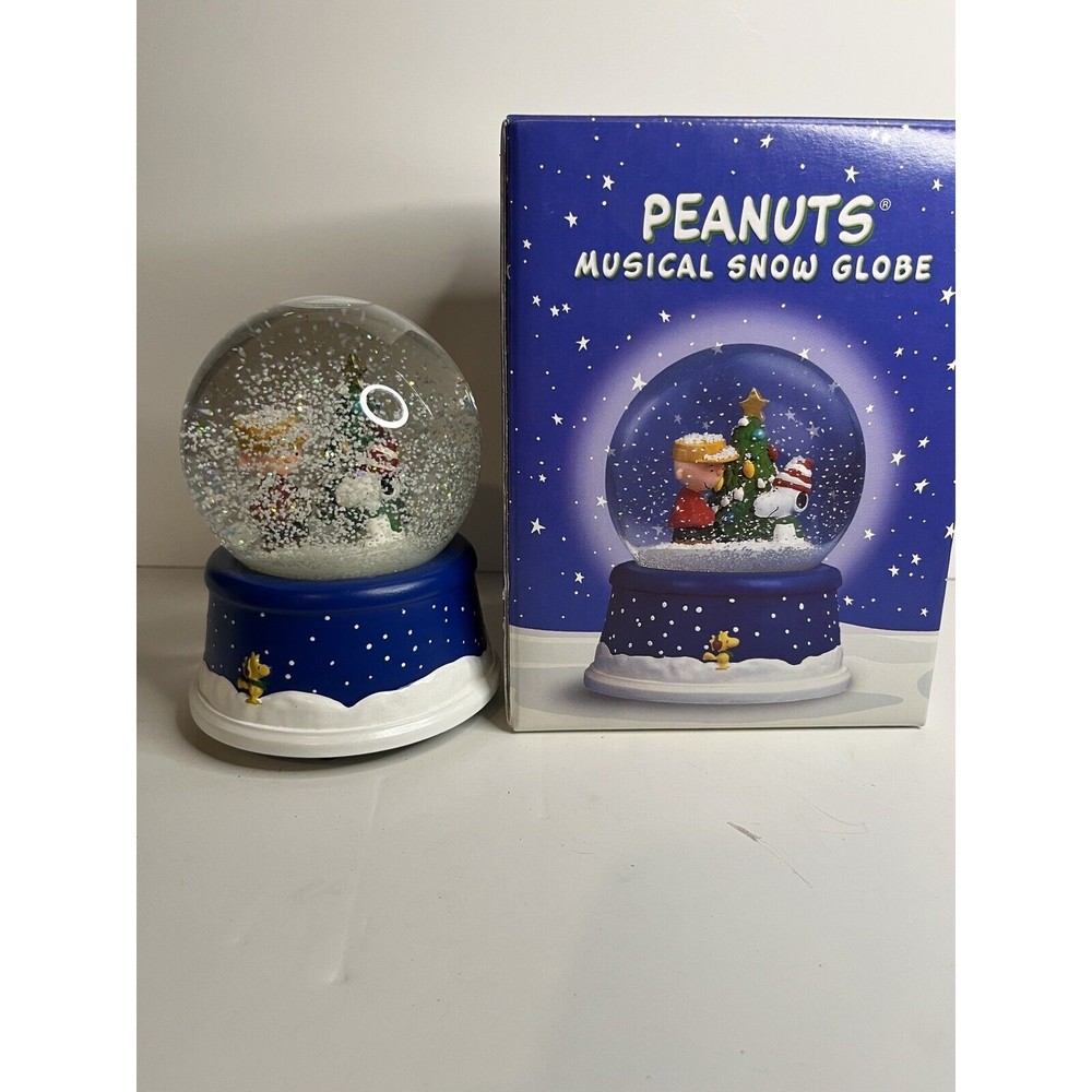 Charlie Brown Peanuts Snoopy Christmas 50th Anniversary Musical Snow Globe - NEW